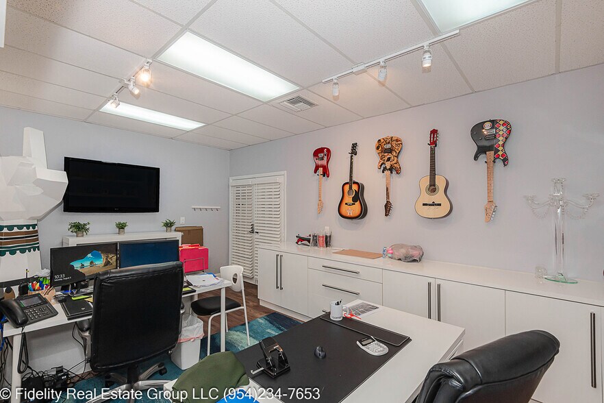 More Photos Of 3650 Coral Ridge Dr, Coral Springs Light Manufacturing For Sale