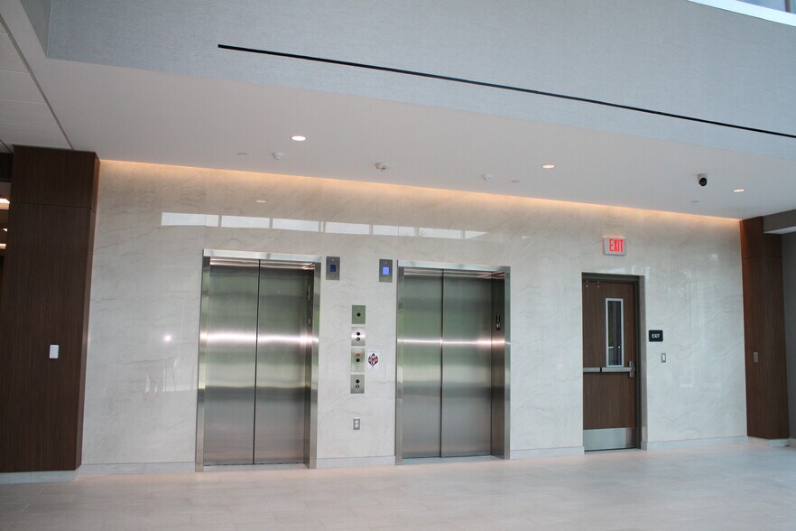 More Photos Of 1405 E South Blvd, Rochester Hills Medical For Lease