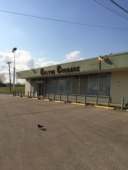 Primary Photo Of 2017 S Riverfront Blvd, Dallas Storefront Retail Office For Lease