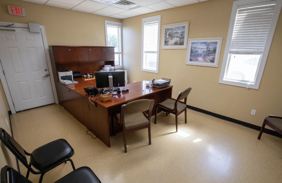 More Photos Of 347 Braley Rd, Huntington Flex For Sale