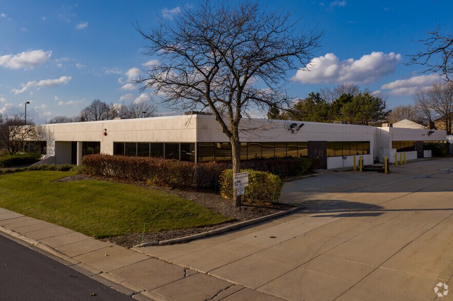 More Photos Of 948 Springer Dr, Lombard Office For Lease