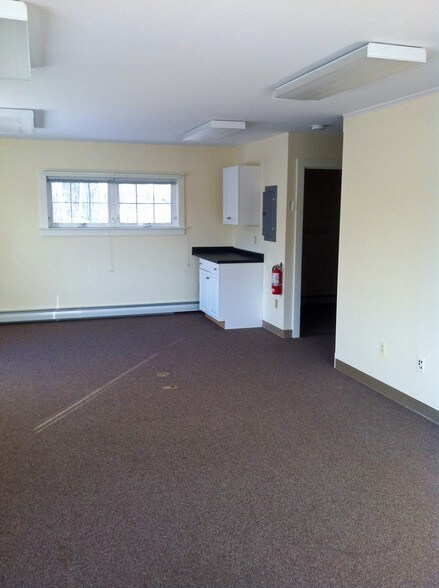 More Photos Of 2210 Portland Rd, Arundel Office For Sale