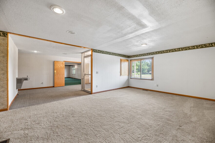 More Photos Of 106 Shadybrook Dr, Cheney Office For Sale