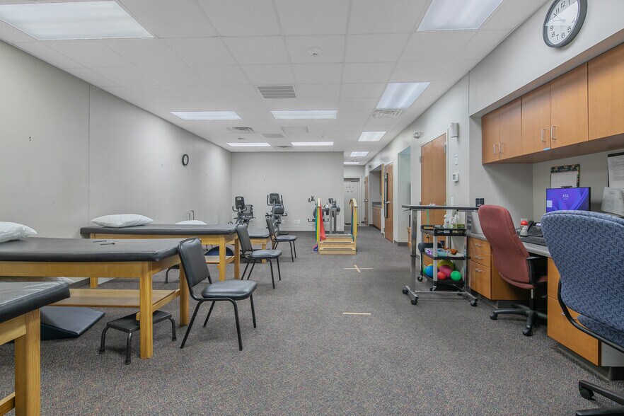 More Photos Of 6000 Ramsey St, Fayetteville Office For Sale