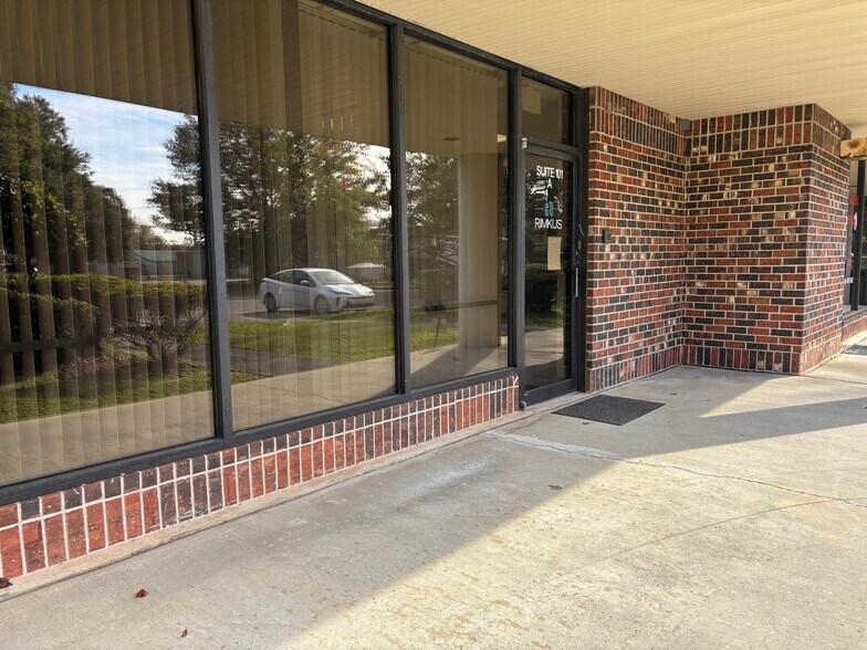 More Photos Of 826 Creighton Rd, Pensacola Light Distribution For Lease