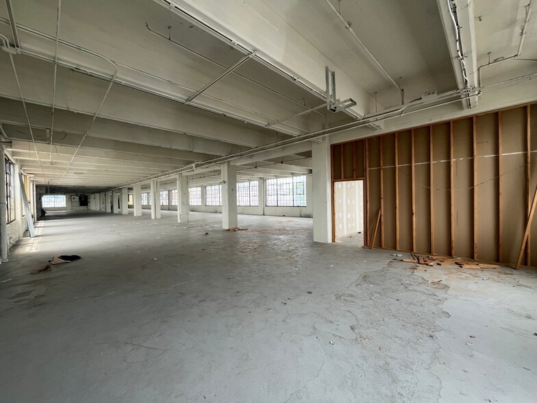 More Photos Of 1850 E Sedgley Ave, Philadelphia Manufacturing For Sale