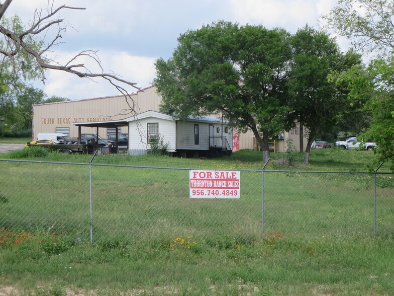 More Photos Of 4615 S Flores St, Elmendorf Manufacturing For Sale