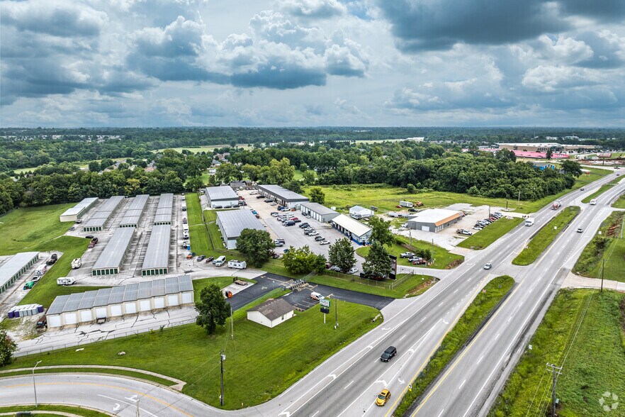 More Photos Of 4103 W Sunshine St, Springfield Warehouse For Lease