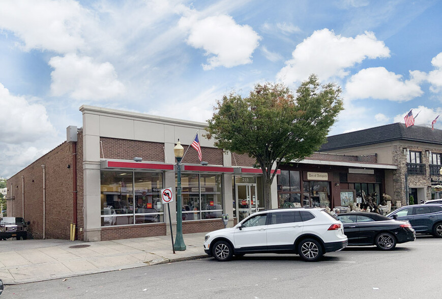 Primary Photo Of 219 Mamaroneck Ave, Mamaroneck Bank For Lease