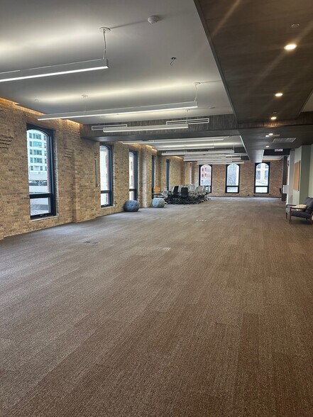 More Photos Of 646-648 N Clark St, Chicago Office For Lease