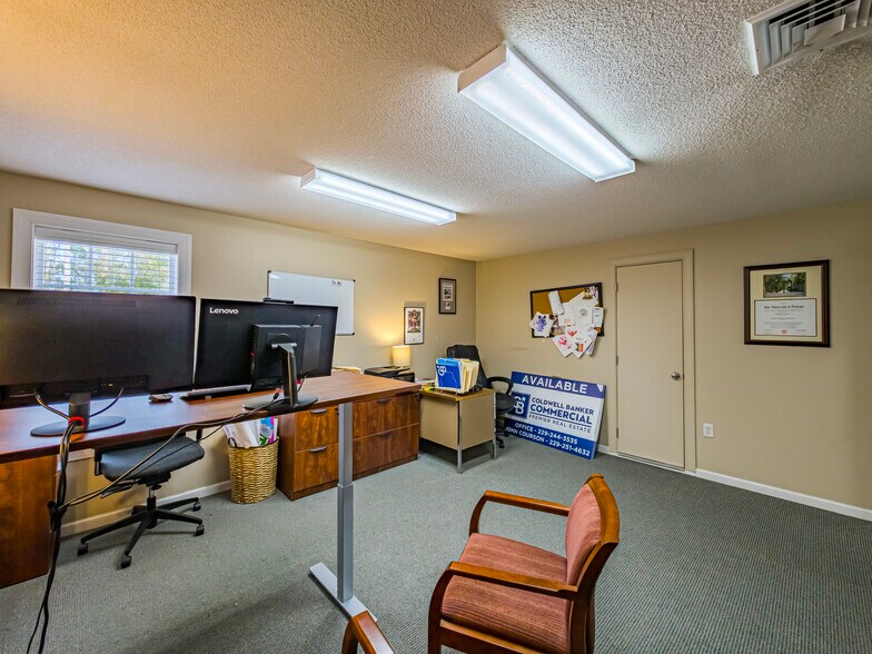 More Photos Of 1108 Gornto Rd, Valdosta Office For Sale