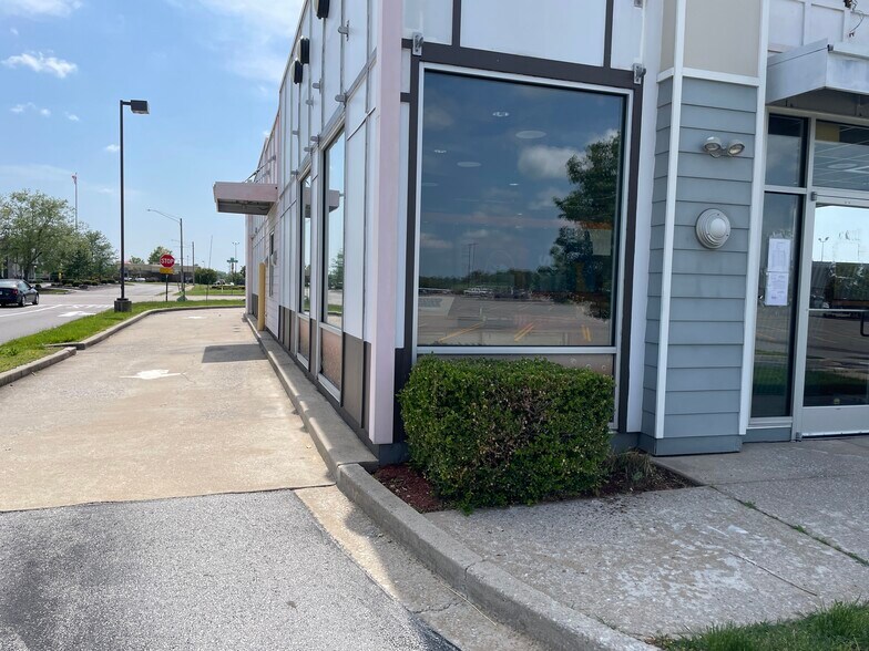 More Photos Of 1420 E Main St, Carbondale Fast Food For Sale