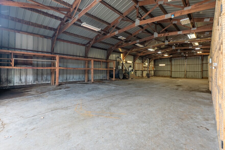 More Photos Of 130 Day St, Seymour Warehouse For Lease