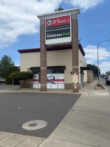 More Photos Of 2177 W 11th Ave, Eugene Freestanding For Lease