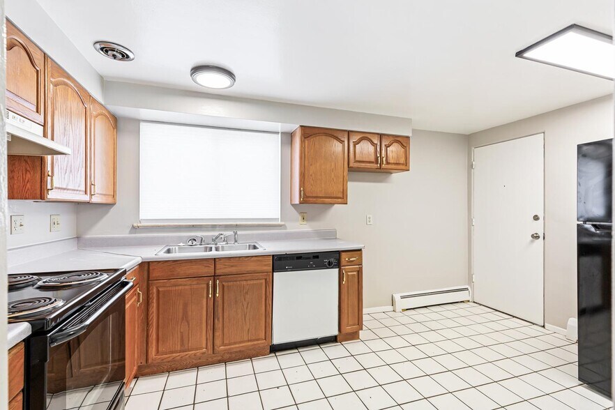 More Photos Of 1679-1695 Reed St, Lakewood Apartments For Sale