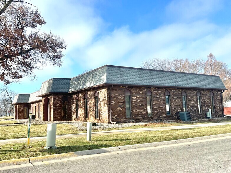 More Photos Of 3445-3449 Ridge Rd, Highland Office For Lease