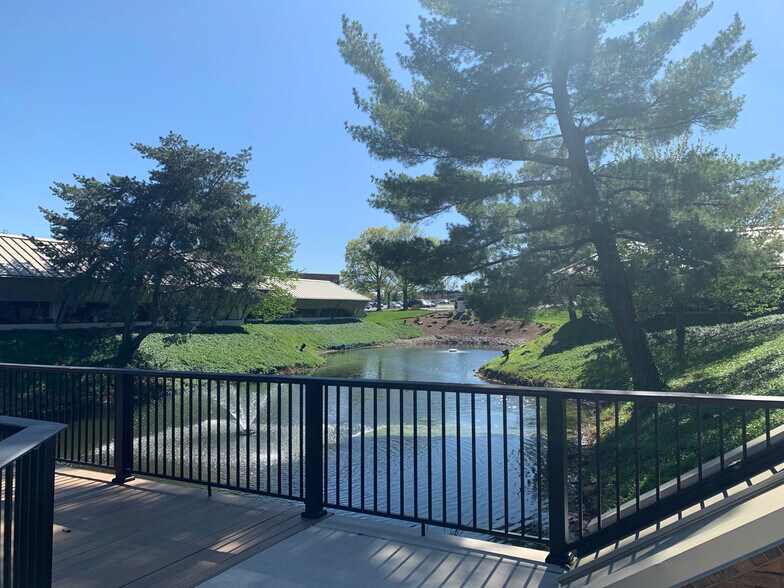 More Photos Of 1187 Corporate Lake Dr, Creve Coeur Office For Sale