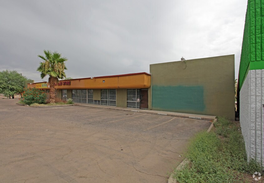More Photos Of 3013 E McDowell Rd, Phoenix Storefront For Sale
