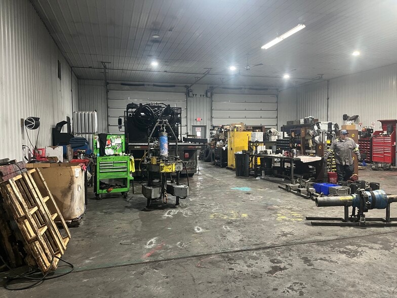 More Photos Of 2807 W Chestnut St, Washington Industrial For Lease