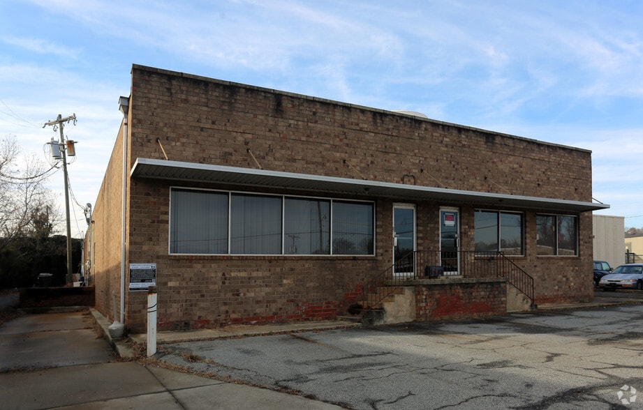 More Photos Of 112 S Walnut Cir, Greensboro Warehouse For Sale