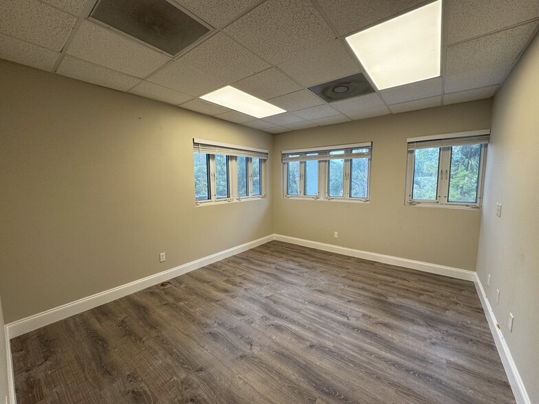 More Photos Of 4532 Tamiami Trl E, Naples Office For Lease