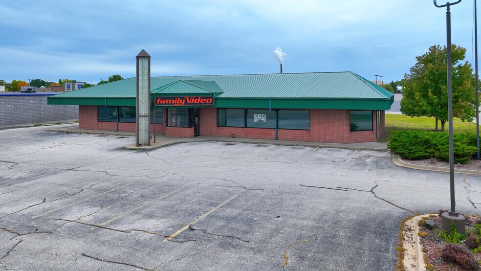 More Photos Of 2669 Henry St, Muskegon Freestanding For Sale