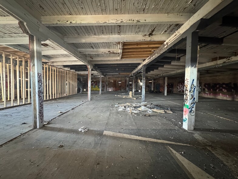More Photos Of 1648 W Kinzie St, Chicago Loft Creative Space For Sale