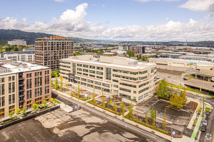 More Photos Of 2055 NW Savier St, Portland Office For Lease