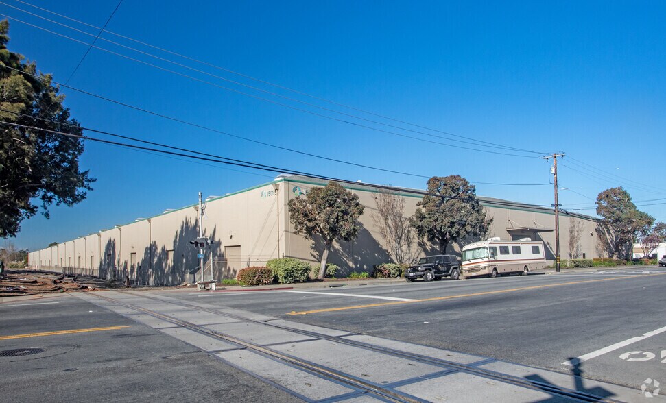 More Photos Of 1501 Doolittle Dr, San Leandro Warehouse For Lease