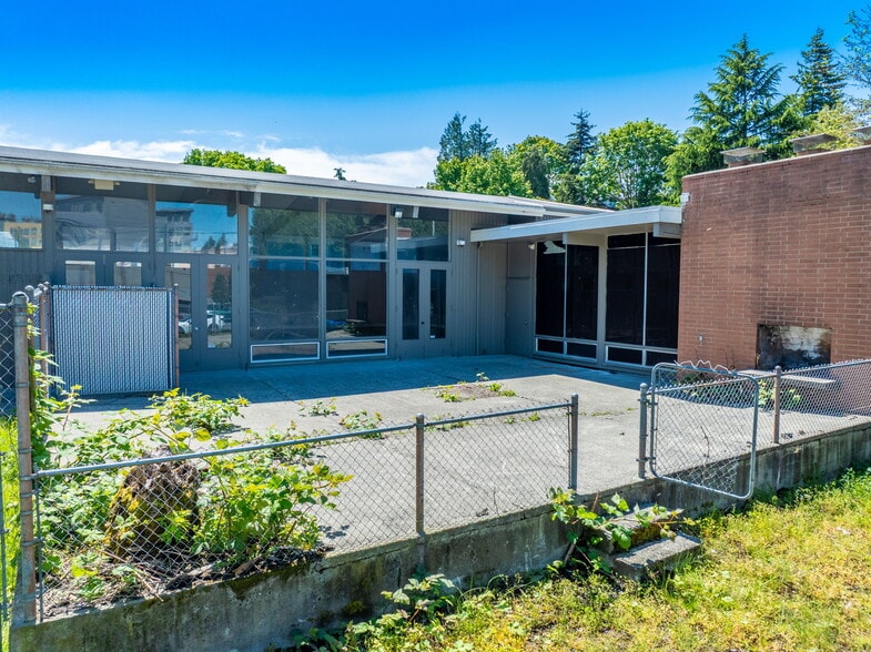 More Photos Of 4800 40th Ave SW, Seattle Freestanding For Lease