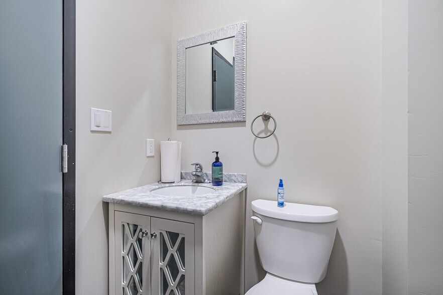 More Photos Of 20 Railway Av S, Marwayne General Retail For Sale