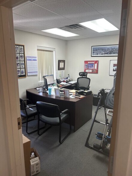 More Photos Of 7 Franklin St, Salem Warehouse For Lease