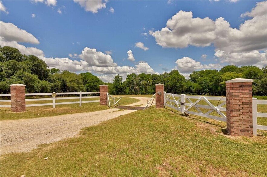 More Photos Of 1087 Seawillow Rd, Lockhart Land For Sale