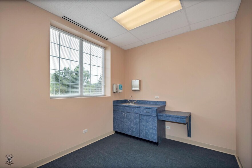 More Photos Of 912 Northwest Hwy, Fox River Grove Medical For Sale