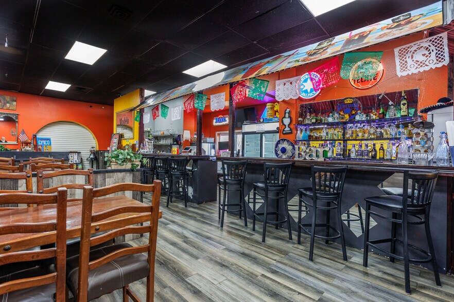 More Photos Of 528 W Clark St, Pasco Restaurant For Sale