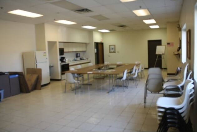 More Photos Of 827 W Progress Dr, Dixon Manufacturing For Sale