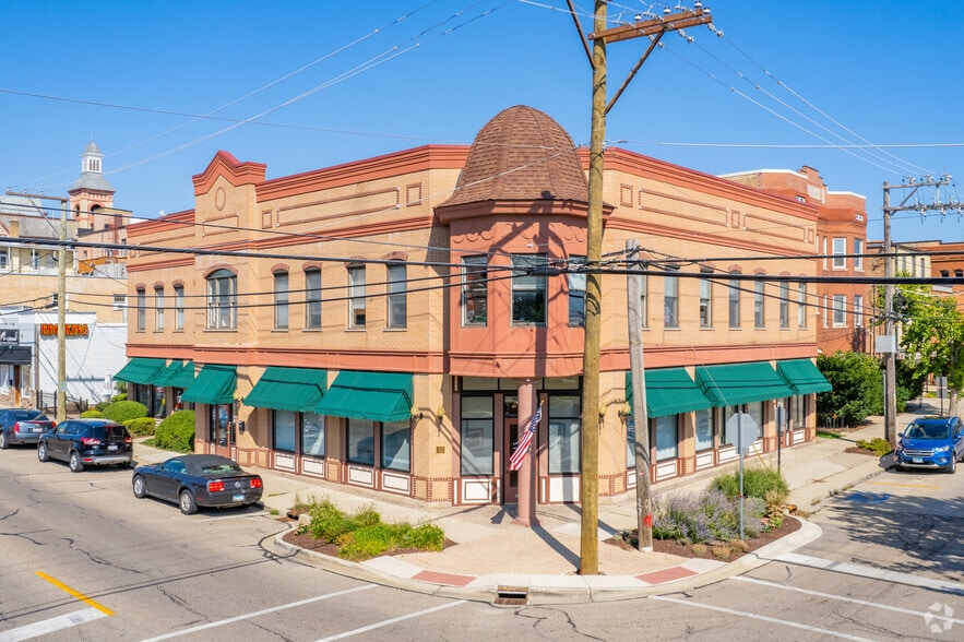 Primary Photo Of 127-131 E Calhoun St, Woodstock Office For Sale