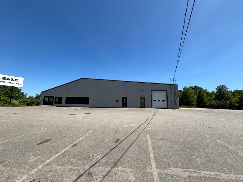 More Photos Of 29 Stillwater Ave, Orono Showroom For Lease