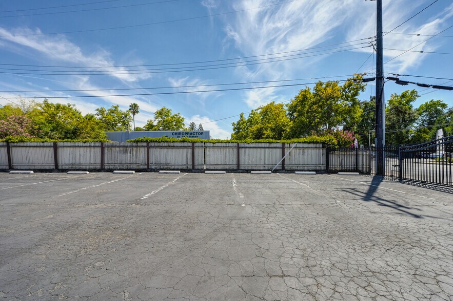 More Photos Of 7800 Fair Oaks Blvd, Carmichael Freestanding For Sale