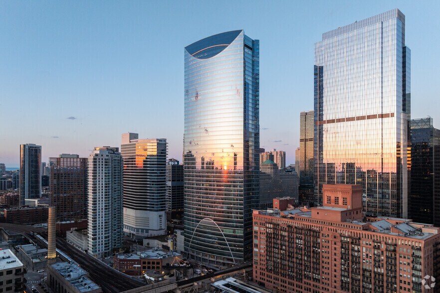 More Photos Of 444 W Lake St, Chicago Office For Lease