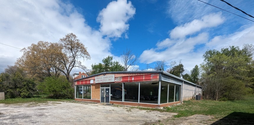 Primary Photo Of 3587 S Amherst Hwy, Monroe Showroom For Lease