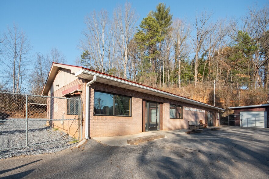 More Photos Of 535 W Main St, Franklin Specialty For Sale