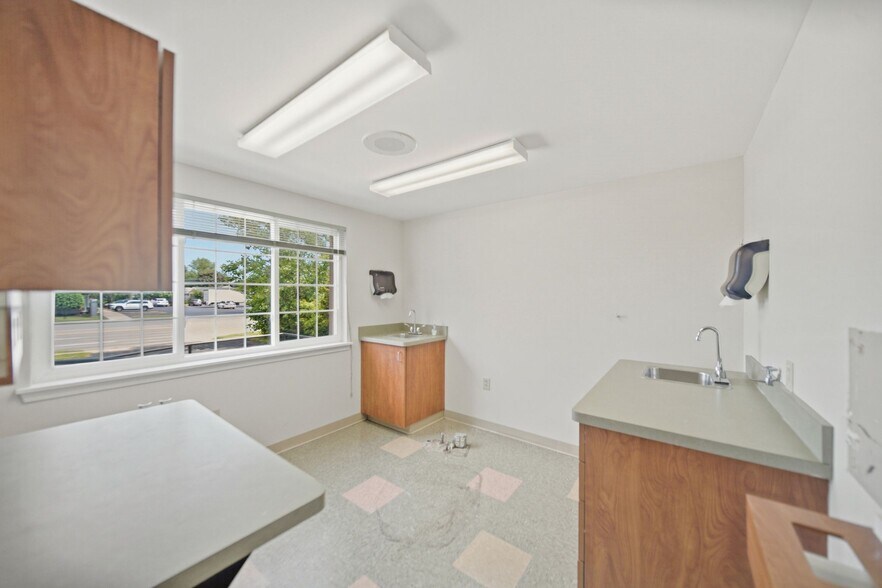 More Photos Of 2533 Sheridan Dr, Tonawanda Office For Sale