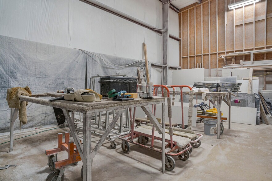 More Photos Of 18230 Bracken Dr, San Antonio Industrial For Sale