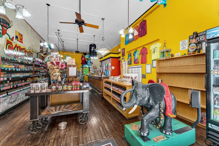 More Photos Of 87 Spring St, Eureka Springs Storefront Retail Residential For Sale