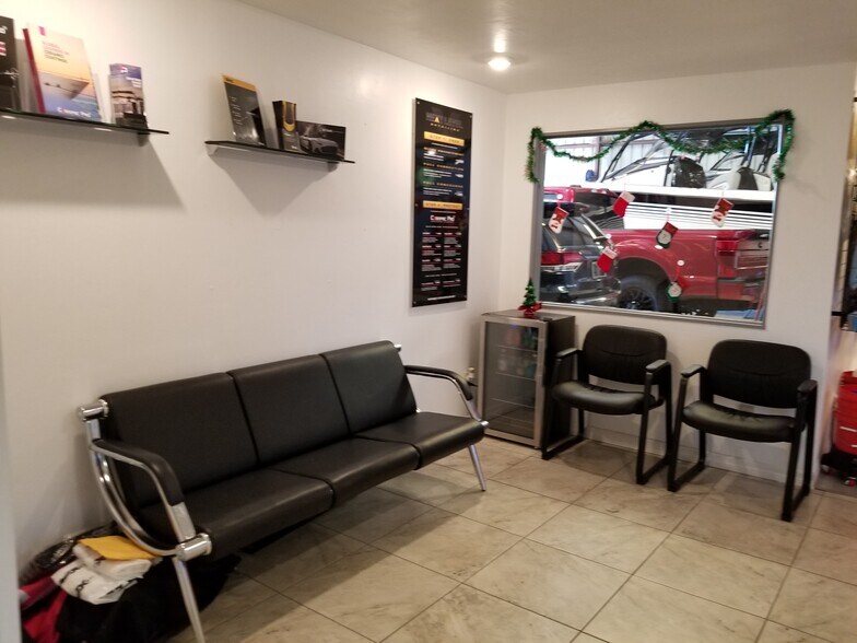 More Photos Of 1681-1687 Benchmark Ave, Fort Myers Warehouse For Lease