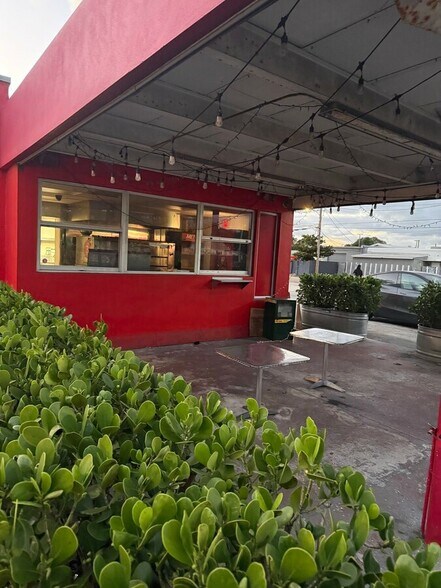 More Photos Of 1080-1090 N Federal Hwy, Hollywood Restaurant For Lease