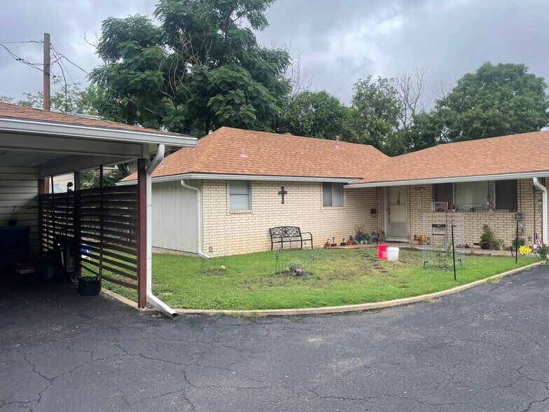 More Photos Of 916 Jefferson St, Kerrville Apartments For Sale