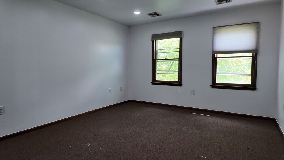 More Photos Of 33 N Main St, Marlboro Office For Lease