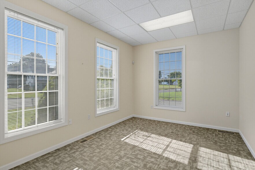 More Photos Of 5 Creamery Brk, East Granby Office For Sale